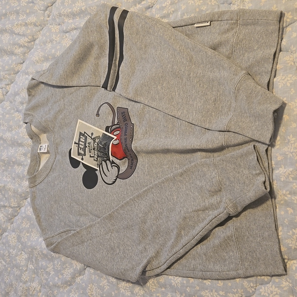 UNIQLO MICKEY MOUSE PHOTO DAYS TSHIRTS S-size